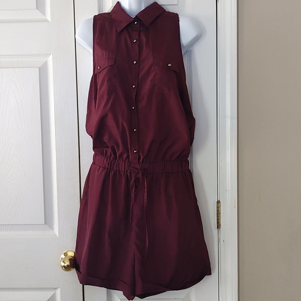 Dots maroon one piece shorts romper with pockets  Sz 1X